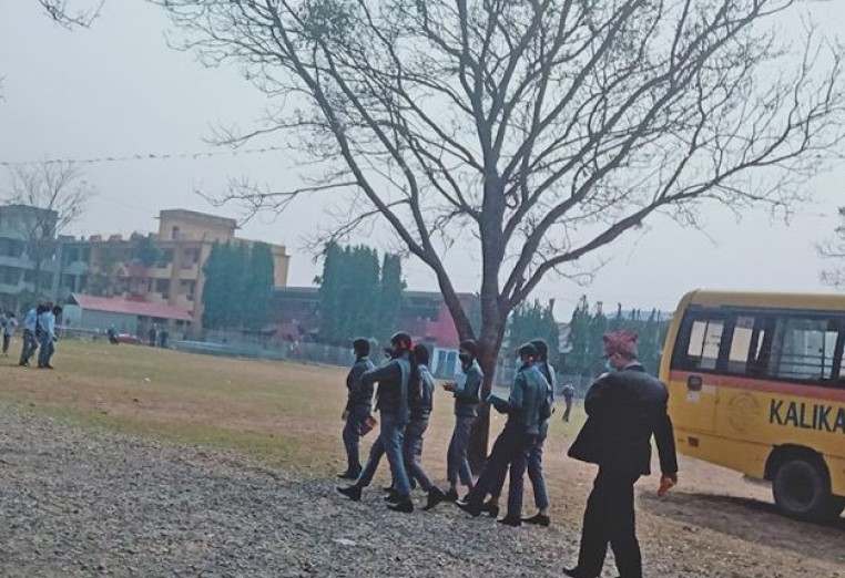 सरकारी स्कुलले समेत शुल्क उठाउन थाले, नगरपालिका रमिते मात्रै