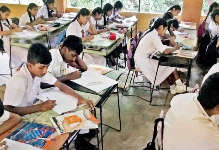 श्रीलङ्का सरकासँग कागज किन्ने पैसा नभएपछि विद्यार्थीको वार्षिक परीक्षा स्थगित