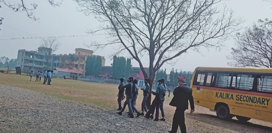 सरकारी स्कुलले समेत शुल्क उठाउन थाले, नगरपालिका रमिते मात्रै